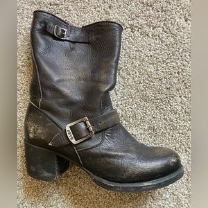 Frye Women’s Veronica Buckled Mid-Calf Boot in Antiqued Black